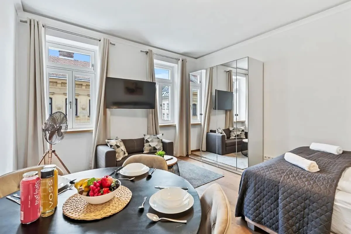 Stylish Studio Smart Tv 2 Beds Wiedeń